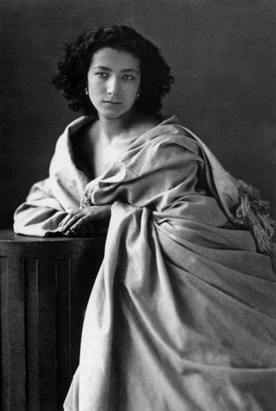 法国女演员莎拉-伯恩哈特（1844-1923），纳达尔的照片（1820-1910）。 作者 纳达尔