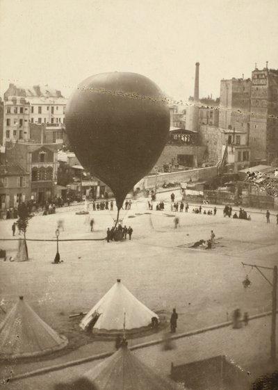海王星，1870年9月23日在蒙马特的圣皮埃尔广场 作者 纳达尔