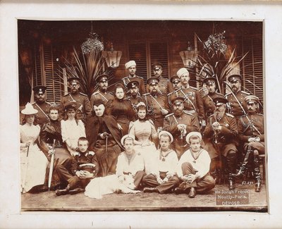 罗曼诺夫家族：皇帝亚历山大三世的家庭，约1890年。 作者 塞纳河畔讷伊。摄影工作室 De Jongh frères