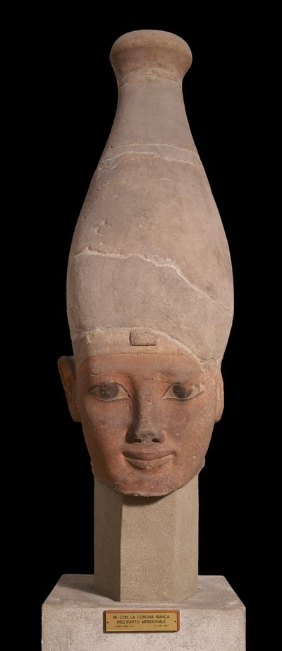 头戴上埃及白色王冠的法老头像，约公元前 1400 年（陶器） 作者 新王国埃及