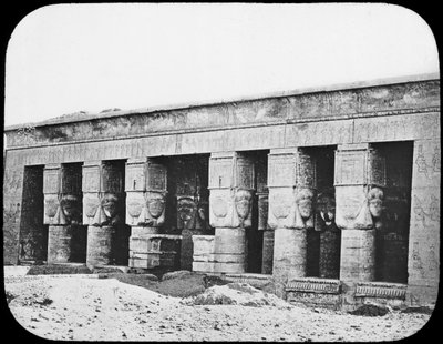 哈索尔神庙，埃及登德尔（dendera），建于1890年。 作者 牛顿公司