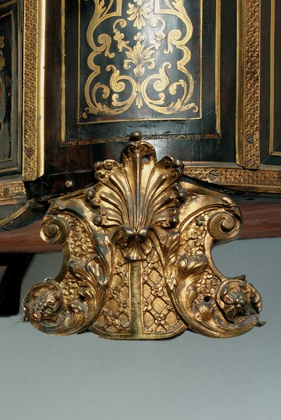 路易十四便桶（ormolu，黄铜，to色和乌木色）的细节（另请参见486114-19） 作者 尼古拉斯·萨吉特（Nicholas Sageot）