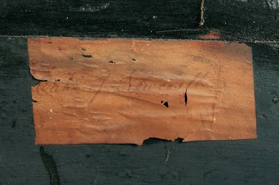 路易十四便桶（ormolu，黄铜，to色和乌木色）的细节（另请参见486114-19） 作者 尼古拉斯·萨吉特（Nicholas Sageot）