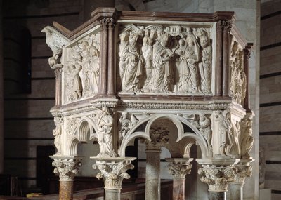 椅子由 Nicola Pisano (1215 / 20-1278 / 84) (大理石讲坛) 1260 Baptistere Saint John of Pisa (Battistero San Giovanni di Pisa) 设计，意大利 作者 尼古拉·皮萨诺（Nicola Pisano）