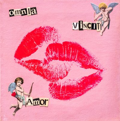 Kiss Omnia Vincit Amor，2020 年（混合媒介画布） 作者 