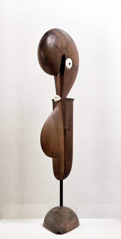 Grotesque (Wood Sculpture 作者 奥斯卡·施勒默（Oskar Schlemmer）