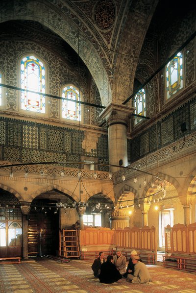 建筑，奥斯曼艺术：Mehmet Aga（1609-1616 年）建造的蓝色清真寺或 Sultanahmet Camii 的内部。 土耳其伊斯坦布尔。 作者 奥斯曼帝国学校