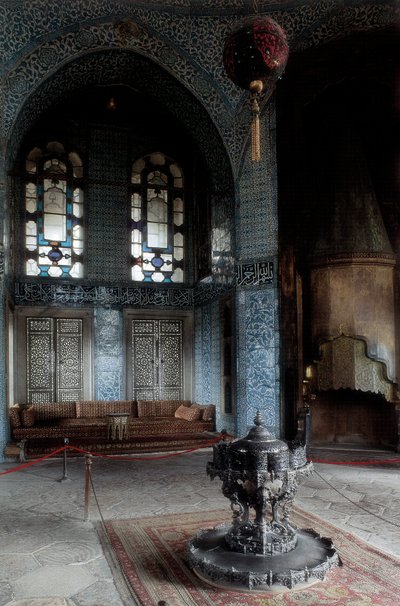建筑，奥斯曼艺术：托普卡匹皇宫 (Topkapi Saray) 奥斯曼帝国苏丹从 1465 年到 1853 年的主要和官方城市居所。宫殿建于 1475 年至 1478 年之间。 土耳其伊斯坦布尔。 作者 奥斯曼帝国学校