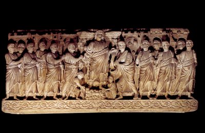 Paleochretian 艺术：雕刻的石棺代表基督与 apoters。 来自罗马圣彼得大教堂，Anicii 的陵墓。 公元 390-400 年。 巴黎，卢浮宫博物馆 作者 Paleo Christian