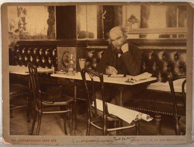 保罗-凡尔纳在巴黎的弗朗索瓦一世咖啡馆，1892年。 作者 保罗·多纳克