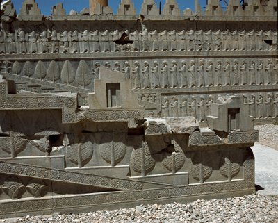 公元前 6 世纪，阿帕达纳 (Apadana) 东楼梯的浮雕 作者 波斯学校