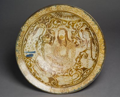 石膏盘装饰成金色光泽，来自伊朗卡尚，13世纪初（陶瓷） 作者 波斯学校