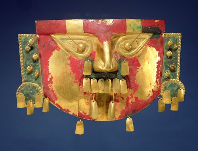 印加面具（金色带红色和绿色油漆） 作者 秘鲁学校