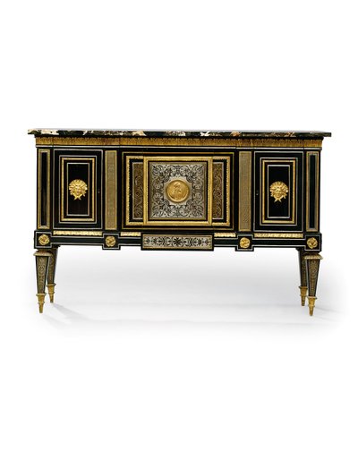 路易十六（Louis XVI）装置d&39;appui，约1785年-90年（ormolu安装的黄铜和锡制镶嵌棕色to色和boulle镶嵌） 作者 菲利普·克劳德（饰）蒙蒂尼