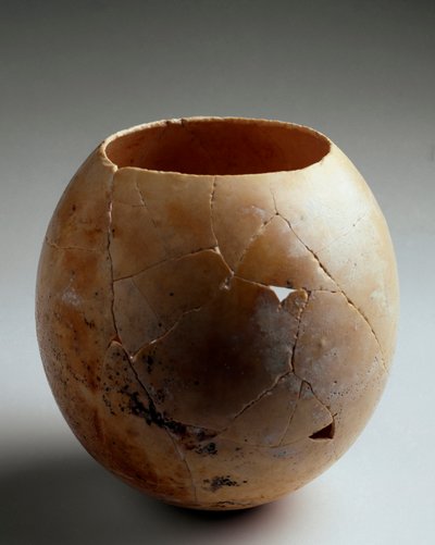 Phenician art: empty ostrich egg. From Laurita (Almunecar). 7th century BC. Dim. 13.2 cm Granada, Museo Arqueologico 作者 腓尼基人