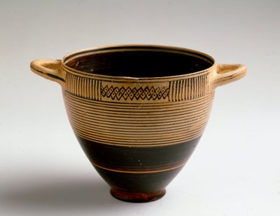 腓尼基艺术：用彩绘粘土切割的 Kotyl 类型。 来自 Lauritia（西班牙的 Almunecar） Dim。 8x9,2 cm 格拉纳达，考古博物馆 作者 腓尼基人