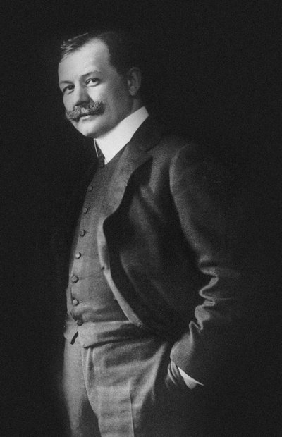 作曲家弗朗茨-莱哈尔的肖像 1870-1948。 作者 摄影工作室 E. Bieber。
