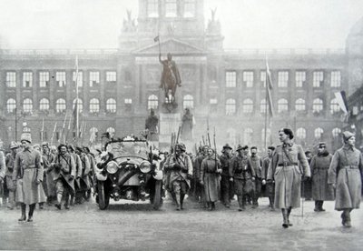 Czech troops accompany President Thomas Masaryk in Prague, 25th December 1918 (b/w photo) 作者 捷克摄影师