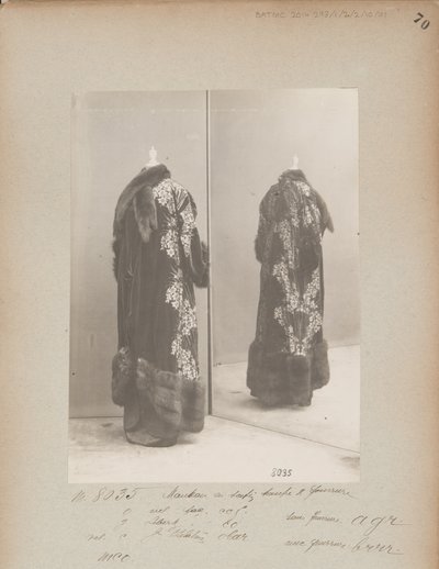Album Page: House of Worth, Coat 作者 法国摄影师