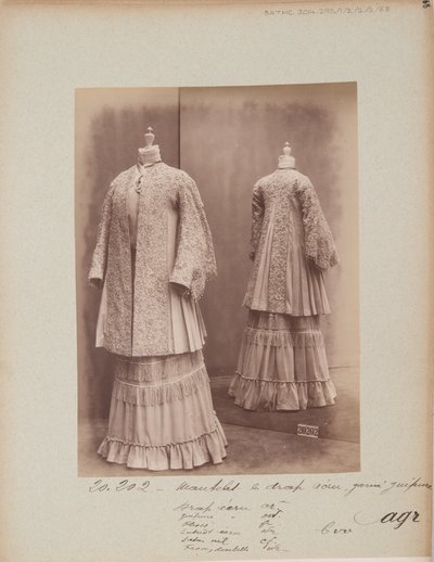Album Page: House of Worth, Coat 作者 法国摄影师