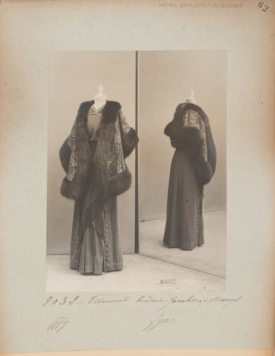 Album Page: House of Worth, Shawl 作者 法国摄影师
