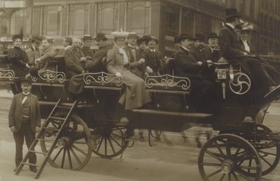 Charabanc，柏林（黑白照片）。 作者 德国摄影师