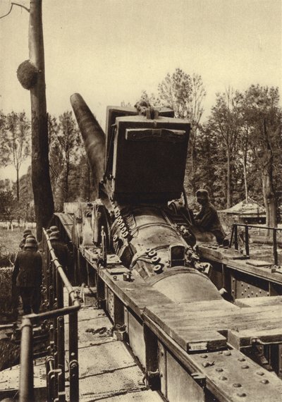 German 380 mm railway gun of the type used in the bombardments of Verdun and Dunkirk, France, World War I 作者 德国摄影师