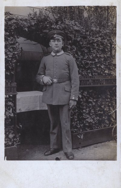 German army soldier (b/w photo) 作者 德国摄影师