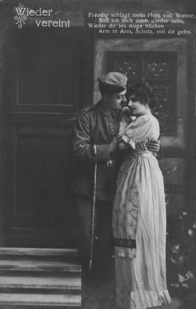German soldier reunited with his sweetheart (b/w photo) 作者 德国摄影师