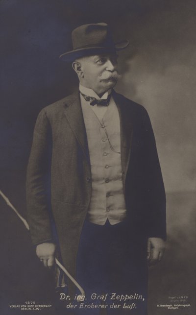 冯-齐柏林（Graf Ferdinand von Zeppelin），德国飞艇设计师和建造者（黑白照片）。 作者 德国摄影师