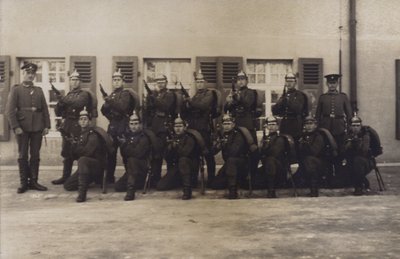 德军步兵群（黑白照片）。 作者 德国摄影师