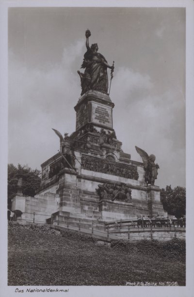 Nationaldenkmal，纪念德国统一的纪念碑，莱茵河畔的鲁德斯海姆，黑森州（b/w照片）。 作者 德国摄影师