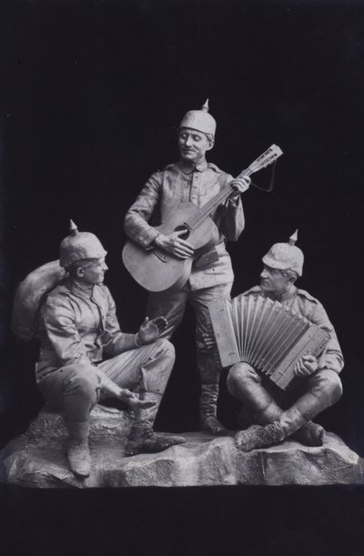 Sculpture depicting a group of First World War German soldiers playing music (b/w photo) 作者 德国摄影师