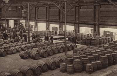 装载公路车辆，都柏林圣詹姆斯门酿酒厂（黑白照片） 作者 爱尔兰摄影师