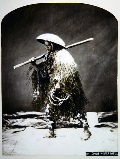 穿着冬装的日本搬运工，约1900年（彩色照片）。 作者 摄影师 日本人