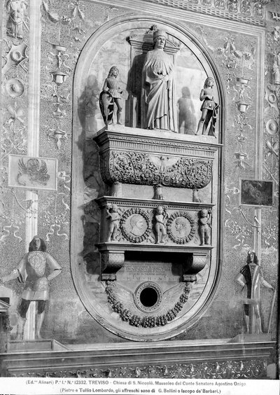 特雷维索S.Niccolò教堂内的阿戈斯蒂诺-奥尼戈伯爵陵墓的对角线视图 作者 彼得罗·伦巴多（Pietro Lombardo）