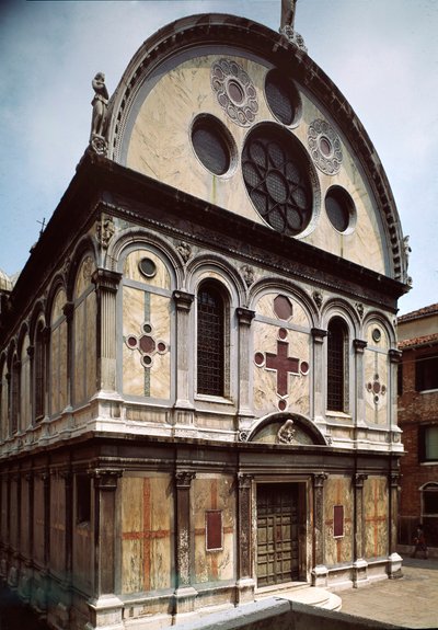 Facade of the Church of Santa Maria dei Miracoli (Saint Mary of the Miracles) made by Pietro Lombardo (1435-1515) 1481-1489 Venice, Italy 作者 彼得罗·伦巴多（Pietro Lombardo）