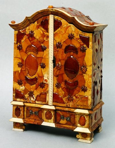 国王Stanislaw August Poniatowski的琥珀内阁（1763-1813）c.1771（琥珀色）（另见253563） 作者 波兰学校