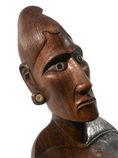 来自拉帕努伊岛（复活节岛）的女像（Moai papa）（木头，骨头和黑曜石）（MSC 3822528的细节）。 作者 波利尼西亚学校