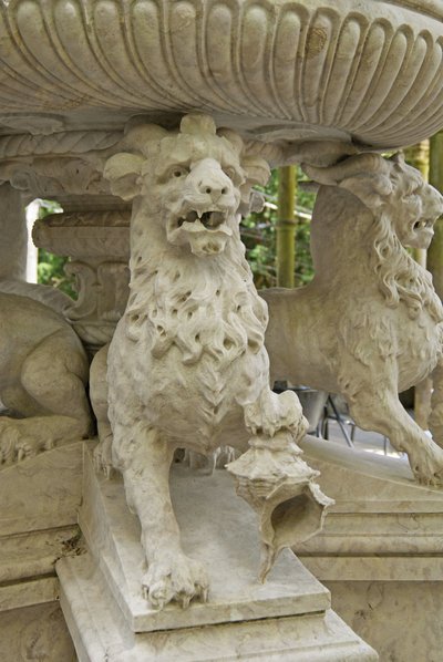 喷泉底部的神话有角狮子亚特兰蒂斯，Quinta da Regalia；辛特拉；葡萄牙约 1915 年（石头） 作者 葡萄牙语学校