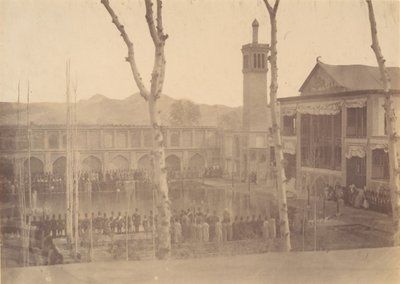 [Palace of the Shah, Paying respects to the ShahFete de Salam, Teheran, Iran [same a..., 1840s-60s. 作者 可能是路易吉·佩斯 (Luigi Pesce) 的作品。