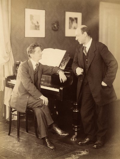 Alexander Zemlinsky和Arnold Schönberg在布拉格，1917年。 作者 布拉格。摄影工作室 Schlosser 和 Wenisch