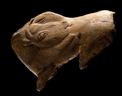 Bison getting up (Sculpture in reindeer wood from the shelter of the Madeleine in Dordogne. 11000 BC) 作者 史前史前
