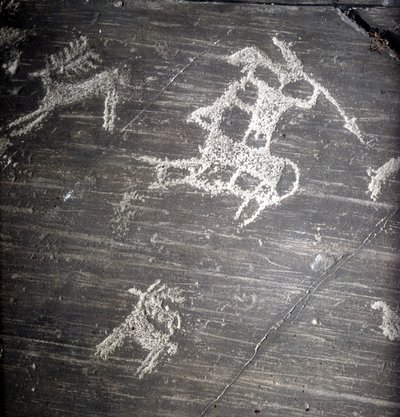 Camunni civilization, Prehistory, rock art: grave rock, representing hunters and deer. Rocher de Naquane, in Valcamonica (Val Camonica) 作者 史前史前