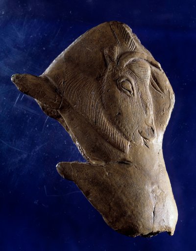 Prehistoric Art (Upper Magdalenian): “” Bison getting up”” Sculpture in reindeer wood from the shelter of the Madeleine in Dordogne. 11000 BC. Sun 0,10 m. Saint Germain en Laye, National Museum of Archeology 作者 史前史前
