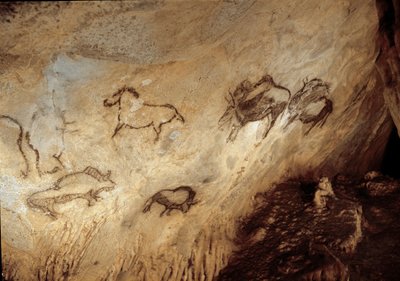 史前史。"野牛和马" 旧石器时代上部（马格达伦时代）（13000年前）的岩画 石器时代 西班牙古尔尼卡的桑提马明洞 - 史前：野牛和马 - 洞穴壁画，旧石器时代上部（马格达伦时代）（13000年前） 石器时代 作者 史前史前