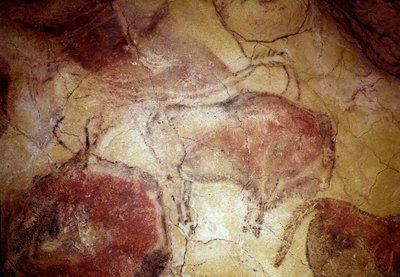 史前史。旧石器时代上部（马格达伦时代）（距今16500年至14000年之间）石器时代野牛洞的 "野牛休息 "岩画，西班牙桑坦德省阿尔塔米拉。 作者 史前史前