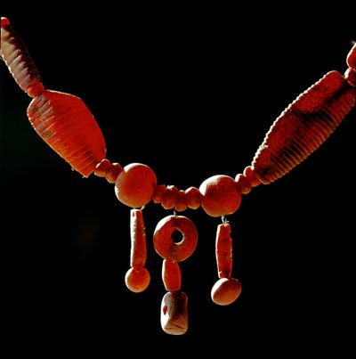 史前史，原始维拉诺瓦文化（或维拉诺瓦）：来自拉齐奥 Allumiere 的 Poggio La Pozza 的琥珀墓地。 罗马，路易吉·皮戈里尼国家史前民族博物馆 作者 Prehistoric Prehistoric