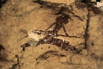 岩画：女猎人。 史前，旧石器时代晚期。 西班牙 Tio Garroso 洞穴。 作者 史前史前