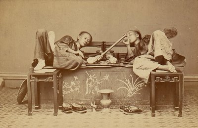 [鸦片吸烟者]，1870年代。 作者 潘伦